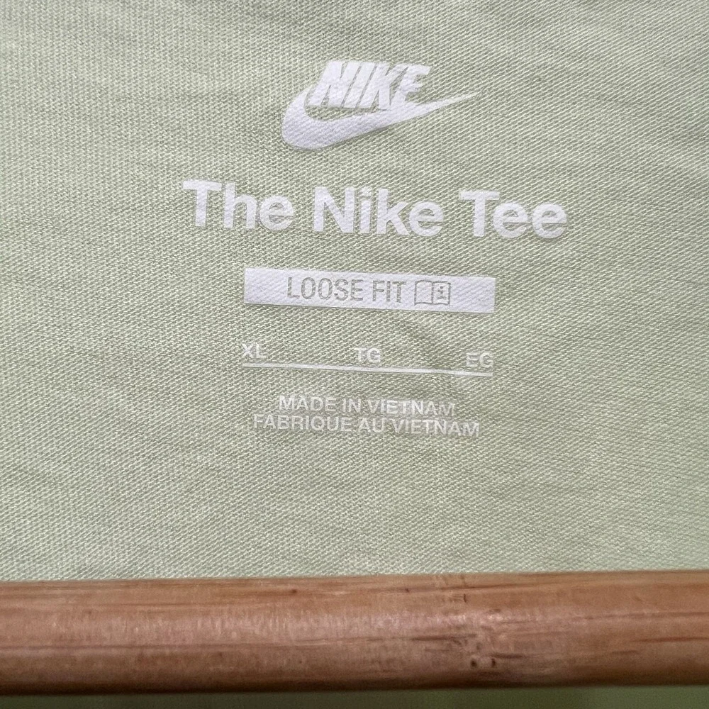 Youth Girls Nike Air Parrot Mint Green Shirt Size XL Loose Fit‎